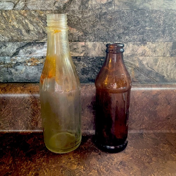 Shabby vintage Anchor Hocking bottle carton and duraglas ketchup bottle - Picture 1 of 4